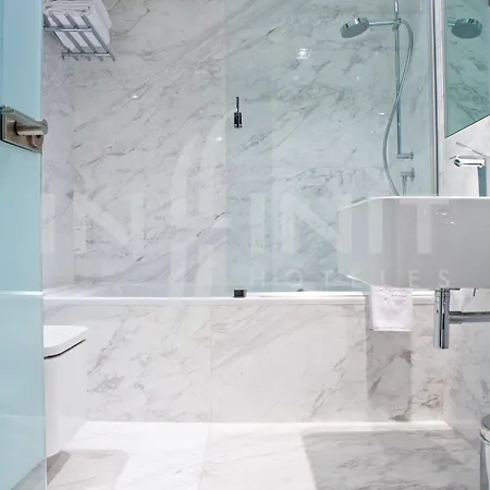 インフィニート 3* ヴィーゴ